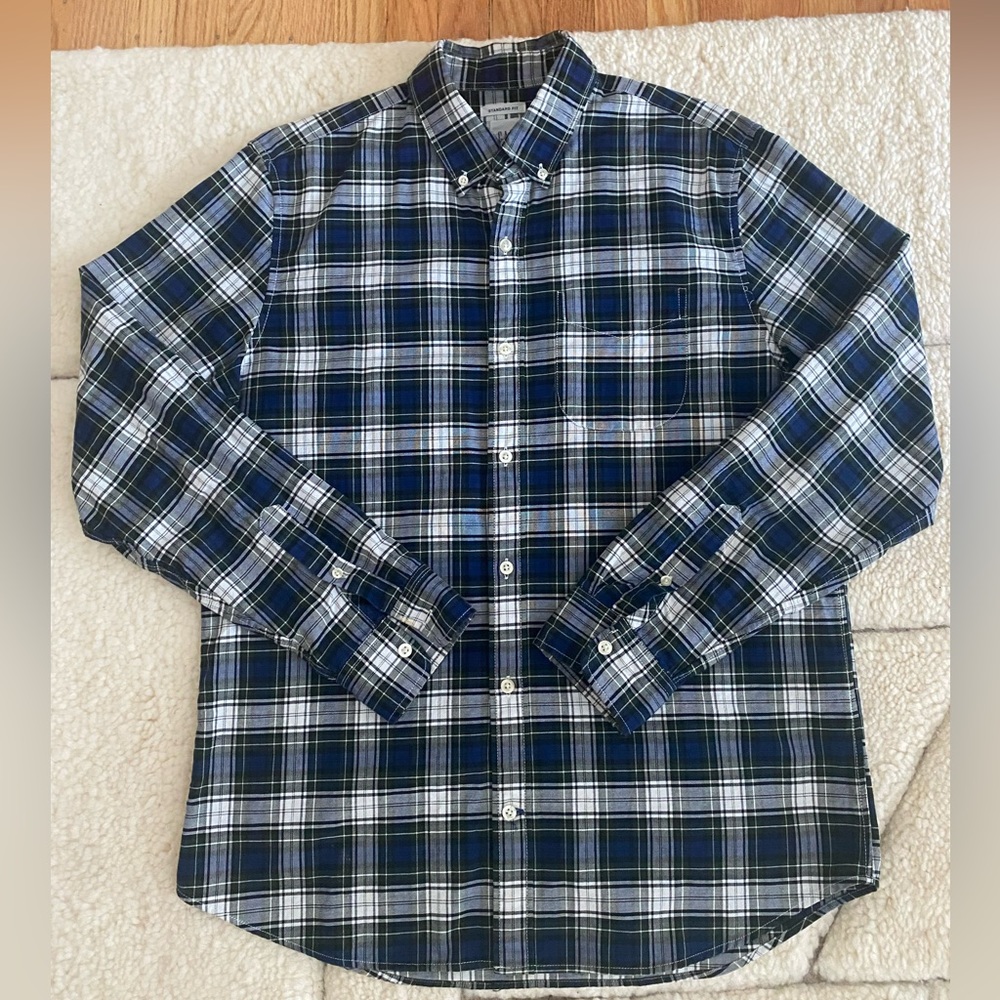 Gap standard fit shirt sz M!
